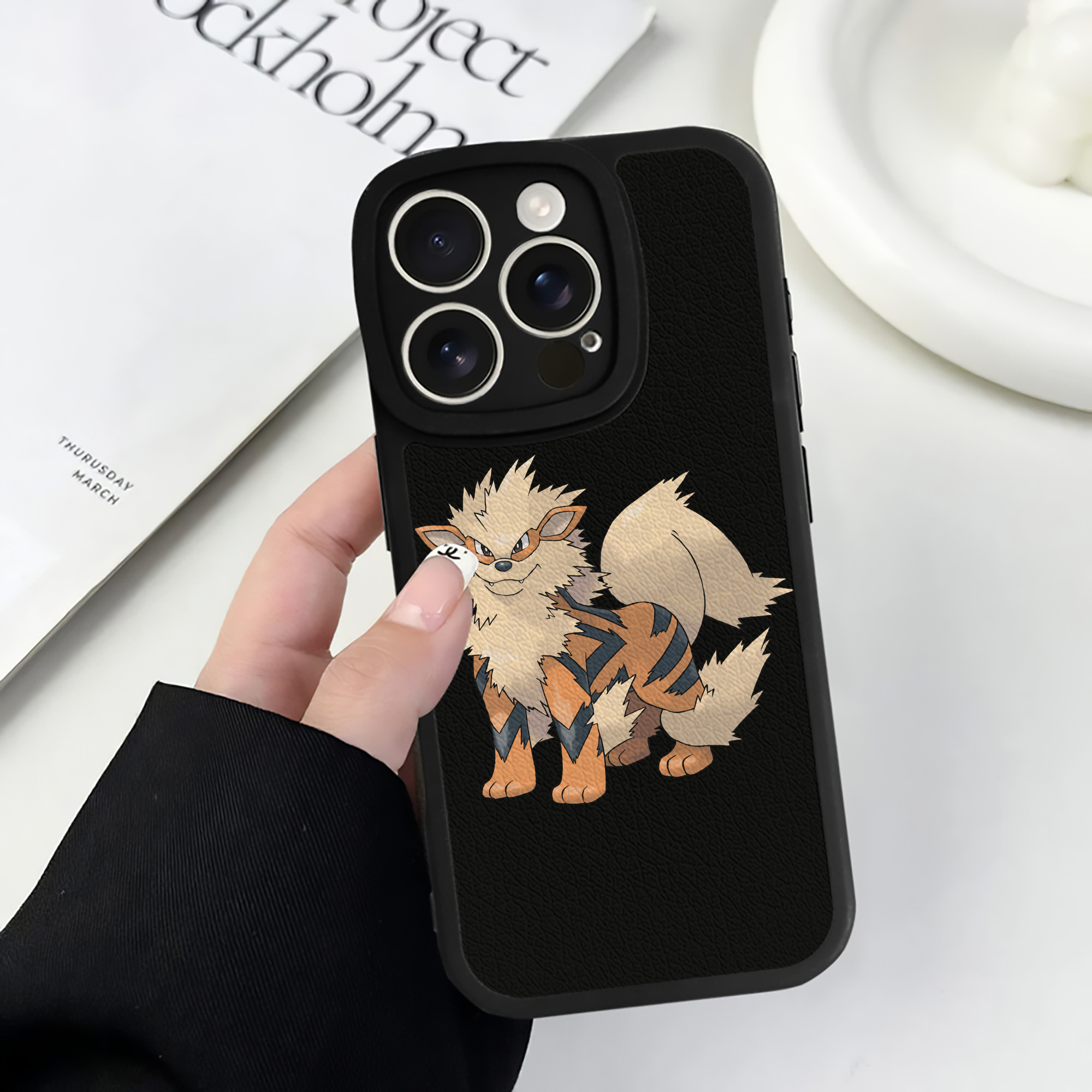 （画像用） ポケットモンスター Pokémon 【iPhone 16シリーズ対応】シリコンスマホケース（レザー調） 材質：シリコン